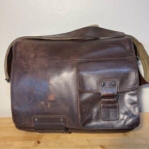 Aunts & Uncles Brown Leather Messenger Bag Laptop Crossbody Satchel Briefcase